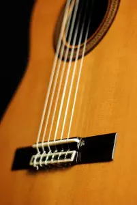 مشخصاتگیتار ریموندو 630e